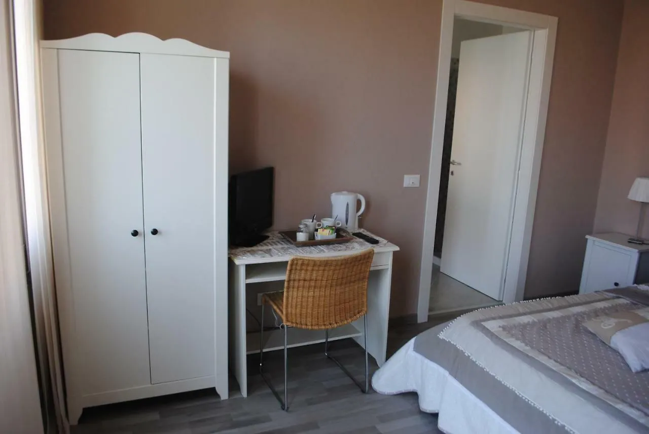 *** Bed & Breakfast Bed And Breakfast Da Beatrice Sirmione Italy